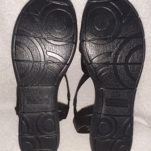 Easy Street Sandals - Picture 3 of 4